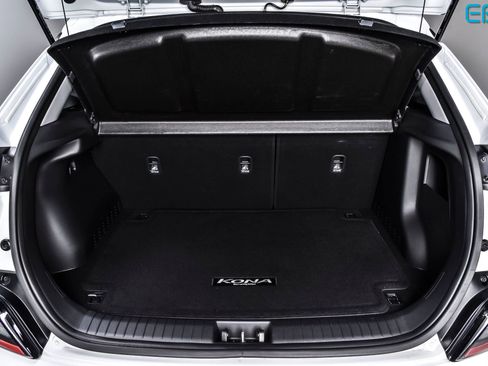Used 2023 Hyundai Kona SE w/ Cargo Package FWD image 11