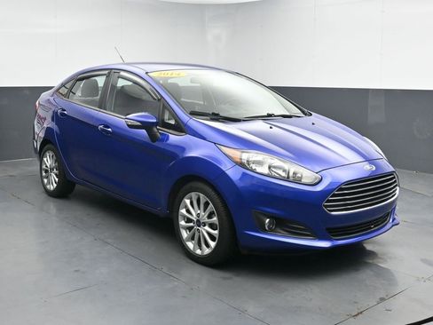 Used 2014 Ford Fiesta SE w/ Equipment Group 201A FWD image 2