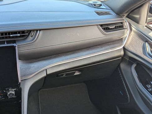 Used 2023 Jeep Grand Cherokee Overland image 18