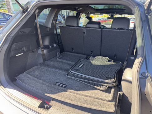 Used 2022 Volkswagen Tiguan SE R-Line image 38