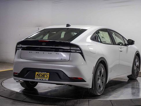 New 2026 Toyota Prius Plug-In Hybrid image 4