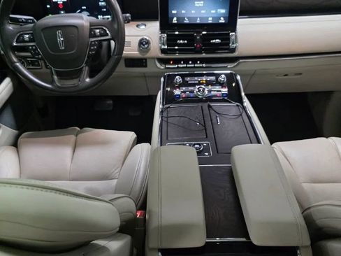 Used 2019 Lincoln Navigator Reserve AWD/4WD image 17