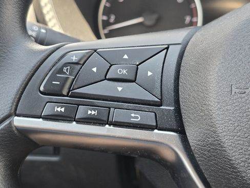 Used 2025 Nissan Sentra SV FWD image 30