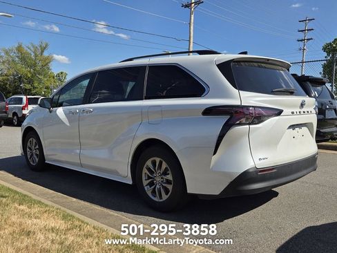 Used 2025 Toyota Sienna XLE FWD image 6