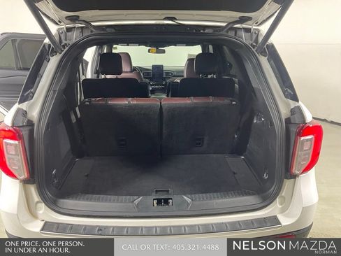 Used 2023 Ford Explorer Platinum w/ Technology Package AWD/4WD image 14