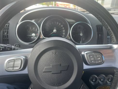 Used 2005 Chevrolet SSR w/ Preferred Equipment Group RWD image 13