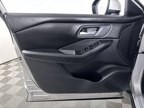 Used 2025 Nissan Rogue SV FWD image 23