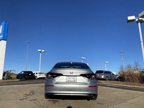 Used 2025 Honda Civic Sport image 9