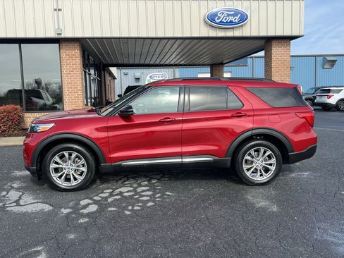Used 2023 Ford Explorer XLT w/ Equipment Group 202A image 1
