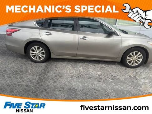 Used 2014 Nissan Altima 2.5 S w/ Sport Value Package FWD image 6