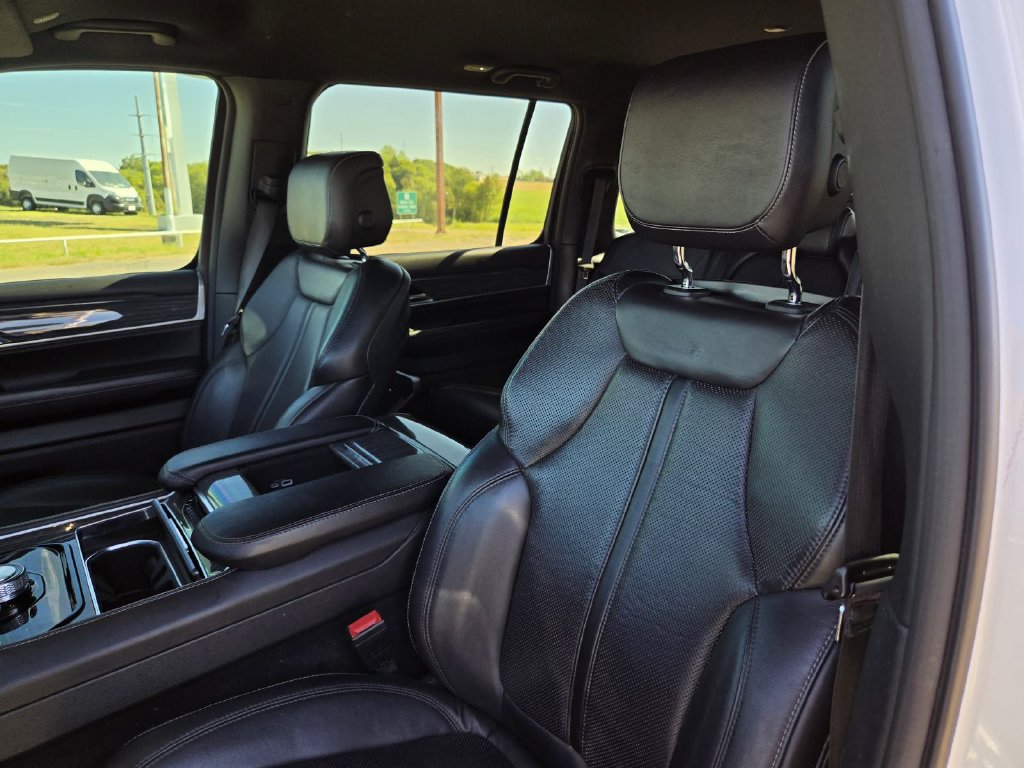 Used 2022 Jeep Wagoneer Series II RWD image 26