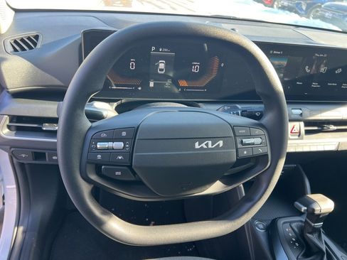 New 2025 Kia K4 LXS image 9
