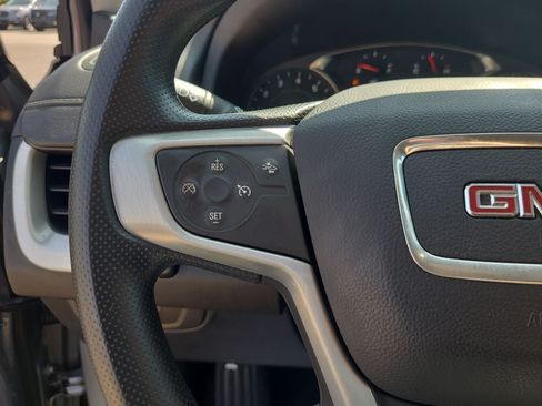 Used 2024 GMC Terrain SLE w/ Driver Convenience Package FWD image 24