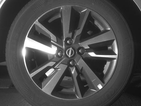 Used 2025 Nissan Versa SV image 15