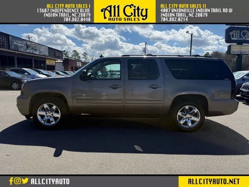 Used 2011 GMC Yukon XL SLT w/ SLT-2 Equipment Package RWD image 4