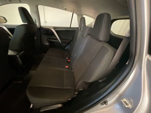 Used 2018 Toyota RAV4 LE image 21