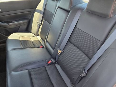 Used 2024 Nissan Altima 2.5 SR FWD image 9