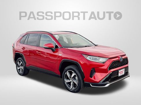 Certified 2021 Toyota RAV4 SE image 9
