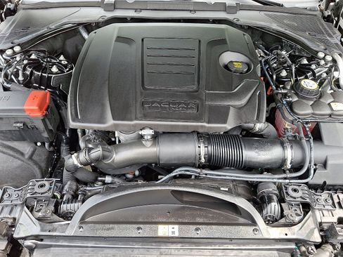 Certified 2024 Jaguar XF R-Dynamic SE image 28