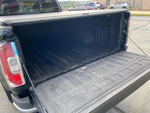 Used 2016 GMC Canyon SLE image 31