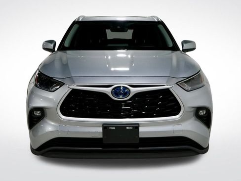 Used 2023 Toyota Highlander XLE image 12