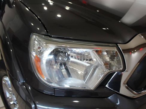 Used 2013 Toyota Tacoma 4x4 Double Cab w/ Limited Pkg image 10