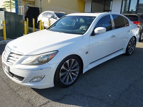 Used 2013 Hyundai Genesis 5.0 R-Spec RWD image 5