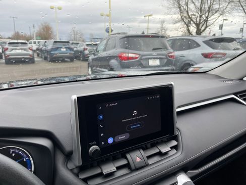 Used 2025 Toyota RAV4 LE image 18