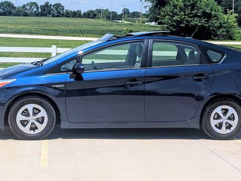 Used 2014 Toyota Prius Four w/ Solar Roof Package FWD image 7