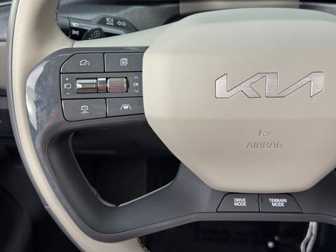 Used 2026 Kia EV9 Land image 23