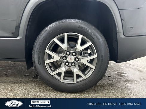 Used 2023 GMC Acadia SLE image 12