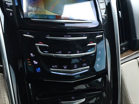 Used 2018 Cadillac Escalade Luxury AWD/4WD image 17