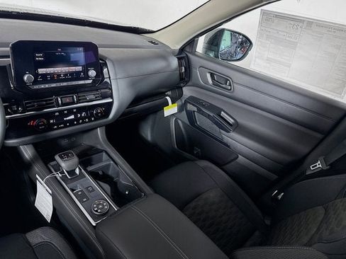 New 2025 Nissan Pathfinder SV w/ Black Appearance Package image 19