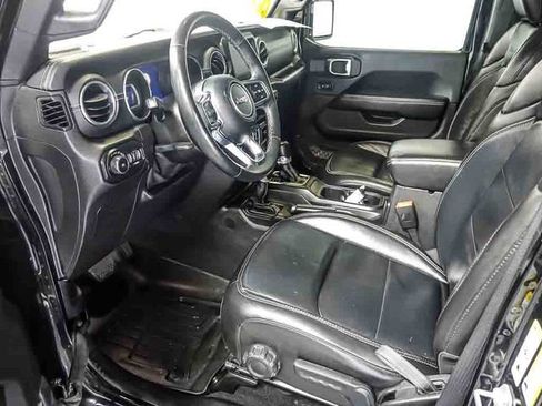Used 2018 Jeep Wrangler Unlimited Sahara AWD/4WD image 13