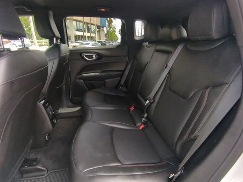 Used 2025 Jeep Compass Trailhawk AWD/4WD image 15