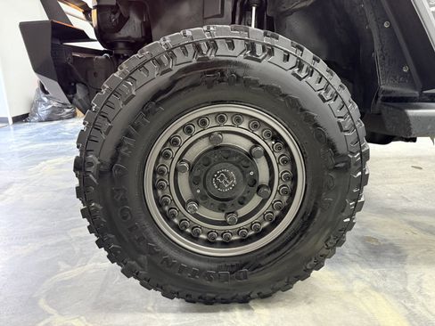 Used 2016 Jeep Wrangler Unlimited Sahara w/ Connectivity Group image 27