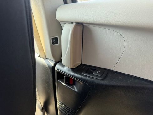 Used 2024 Chrysler Voyager LX image 35