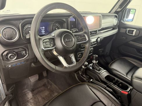 Used 2024 Jeep Wrangler Unlimited Sahara w/ Technology Group AWD/4WD image 15