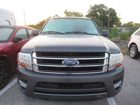 Used 2017 Ford Expedition XLT w/ Equipment Group 202A RWD image 2
