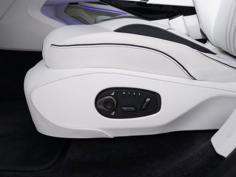 Used 2025 Aston Martin DBX 707 image 32