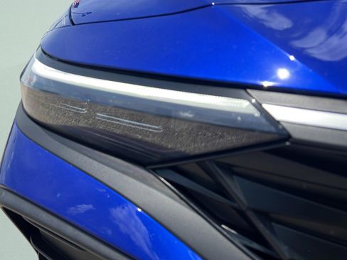 Certified 2025 Hyundai Elantra Sport FWD image 9