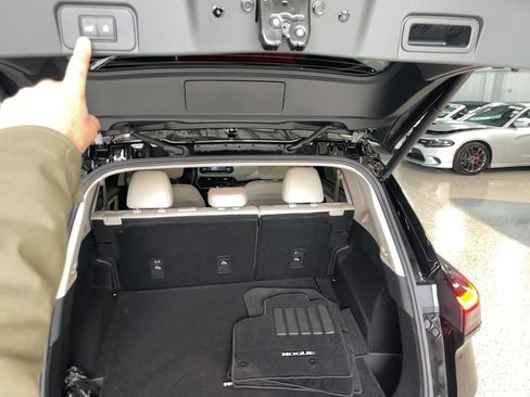 Used 2024 Nissan Rogue SV w/ SV Premium Package image 22