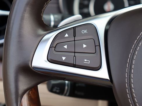 Used 2017 Mercedes-Benz SL 550 w/ Driver Assistance Package image 14