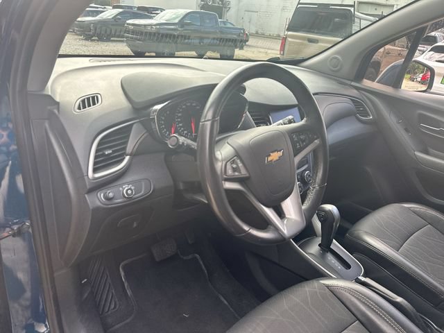 Used 2020 Chevrolet Trax LT w/ LT Convenience Package FWD image 12