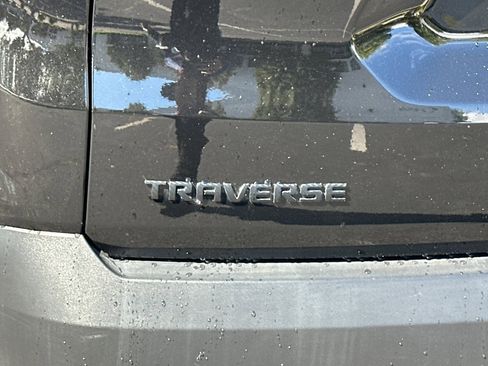 Used 2023 Chevrolet Traverse LT image 53