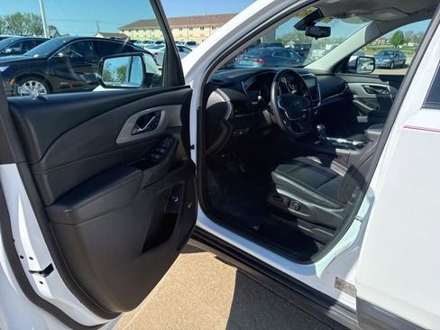 Used 2020 Chevrolet Traverse RS image 9