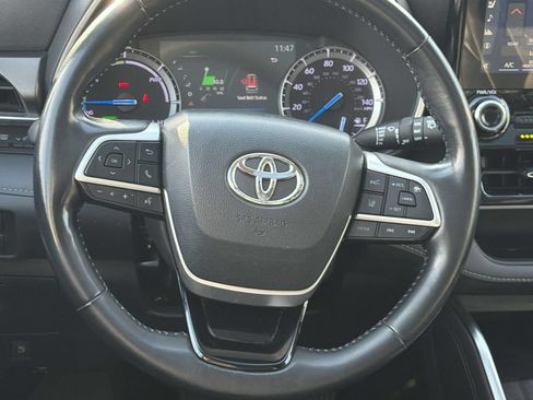 Used 2022 Toyota Highlander Limited AWD/4WD image 10
