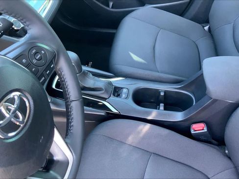 Used 2025 Toyota Corolla Cross LE FWD image 17