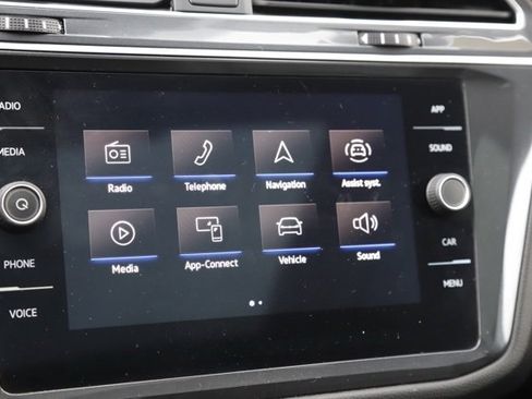 Used 2022 Volkswagen Tiguan SE w/ Panoramic Sunroof Package image 24