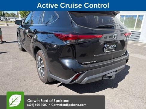 Used 2023 Toyota Highlander XLE AWD/4WD image 9
